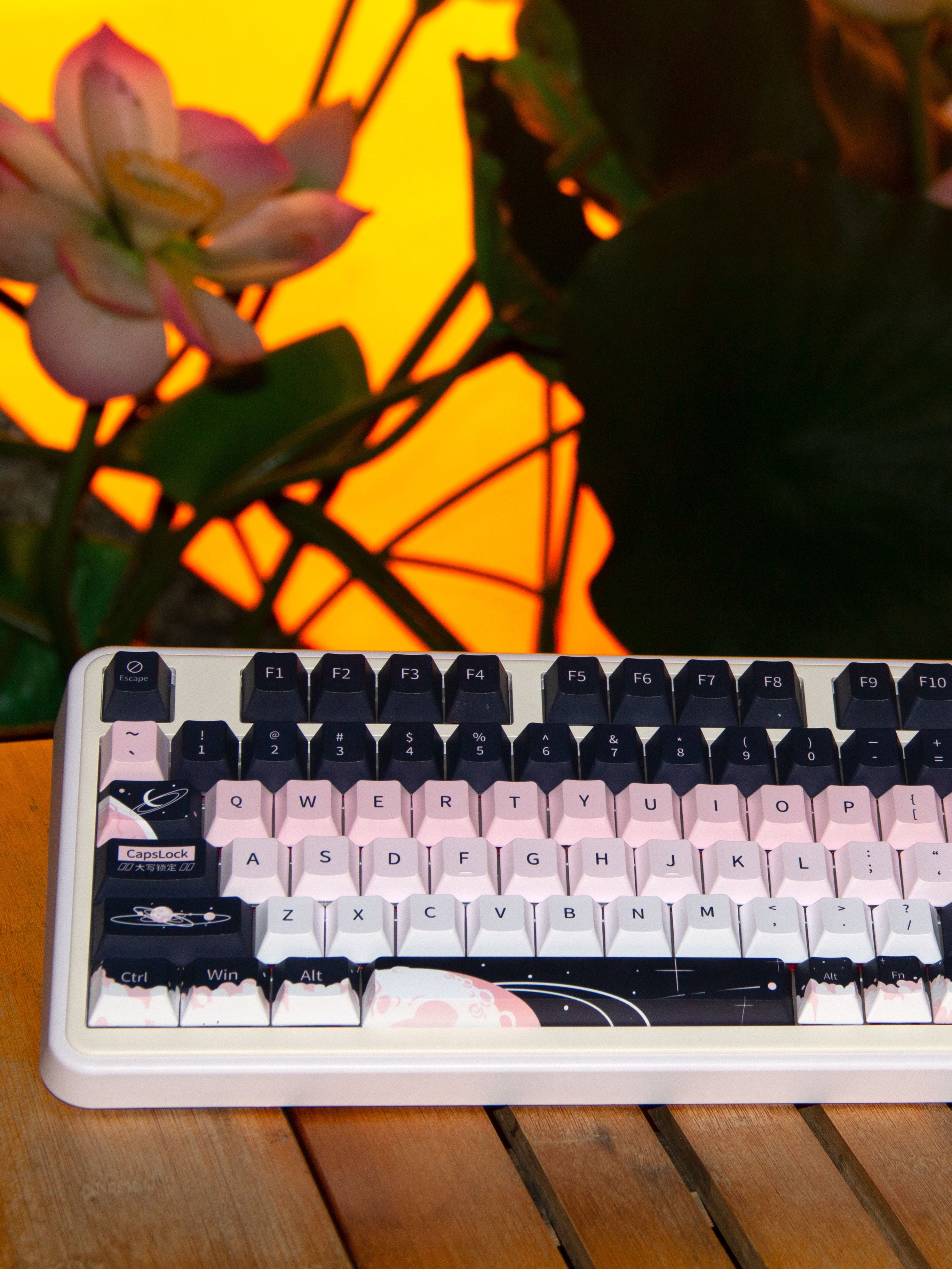 Planet Escape Keycap Pbt Full Five-Sided Thermal Sublimation 120 Key Moa Pink Black Keycap