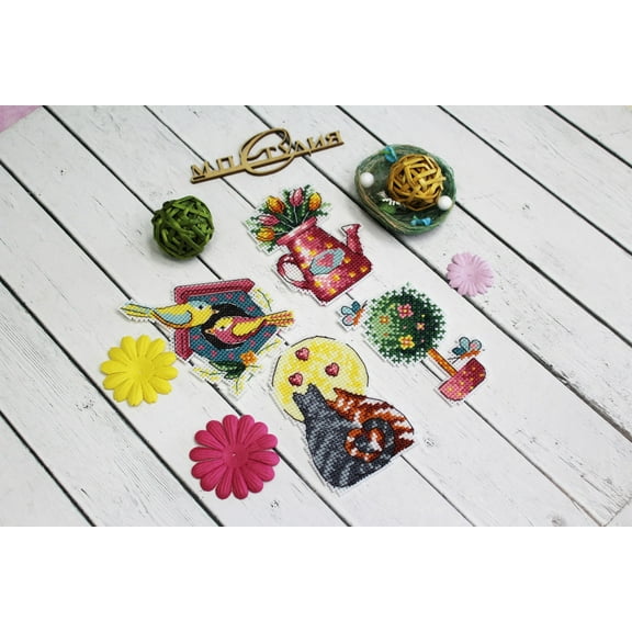 Plastic Canvas Spring. Magnets SR-578 Counted Cross-Stitch Kit