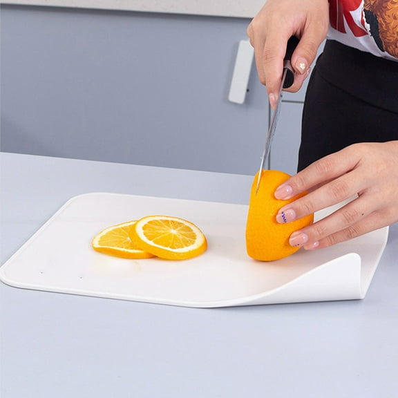 Plastic Cutting Board with Built-in Garlic Grinder Non Slip Kitchen Chopping Board for Vegetables Fruits Meal Prep 1-Pack