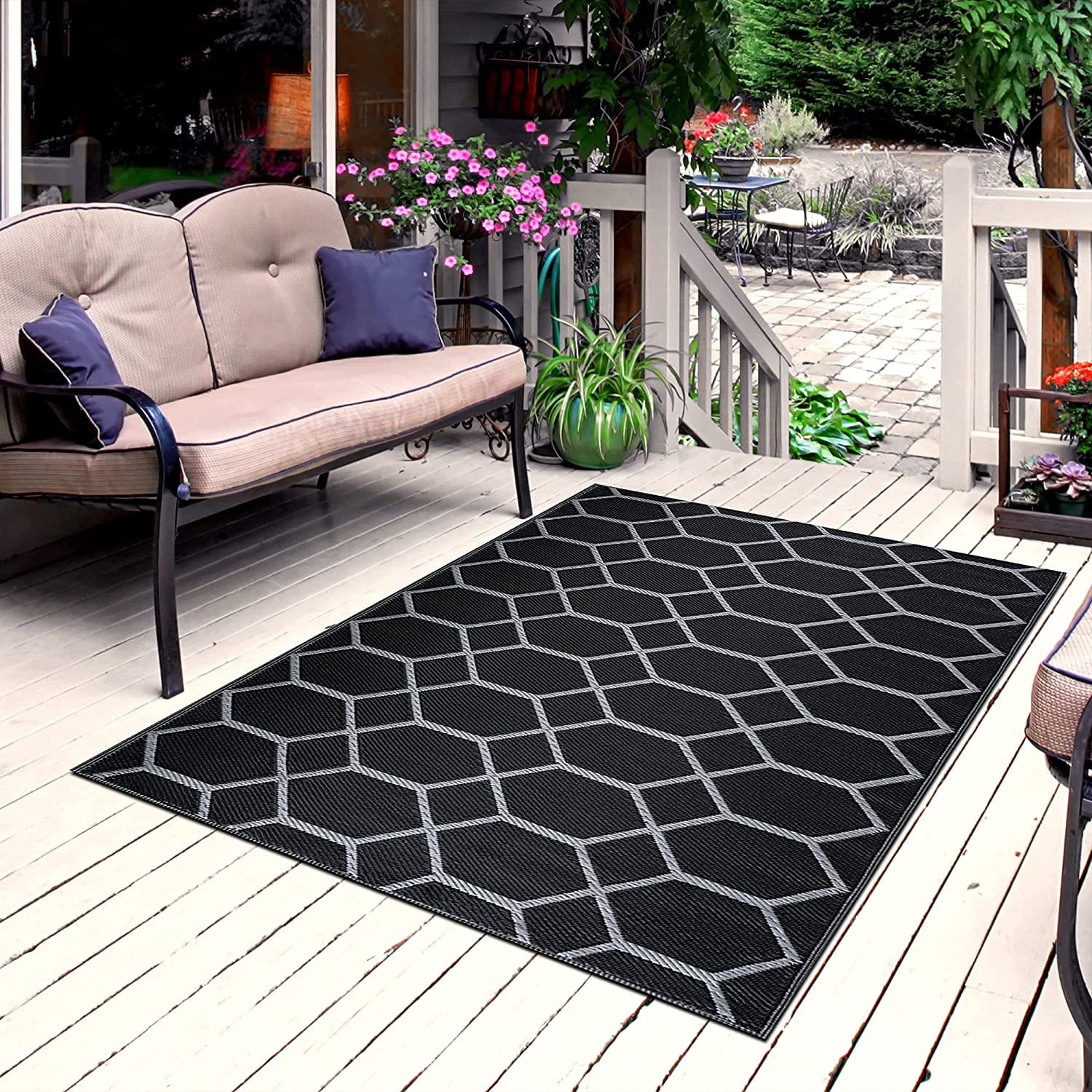 Playa Rug Reversible Indoor/Outdoor 100% Recycled Plastic Floor Mat/Rug - Weather, Water, Stain, Fade and UV Resistant - Miami- Black & Gray (5'x7')