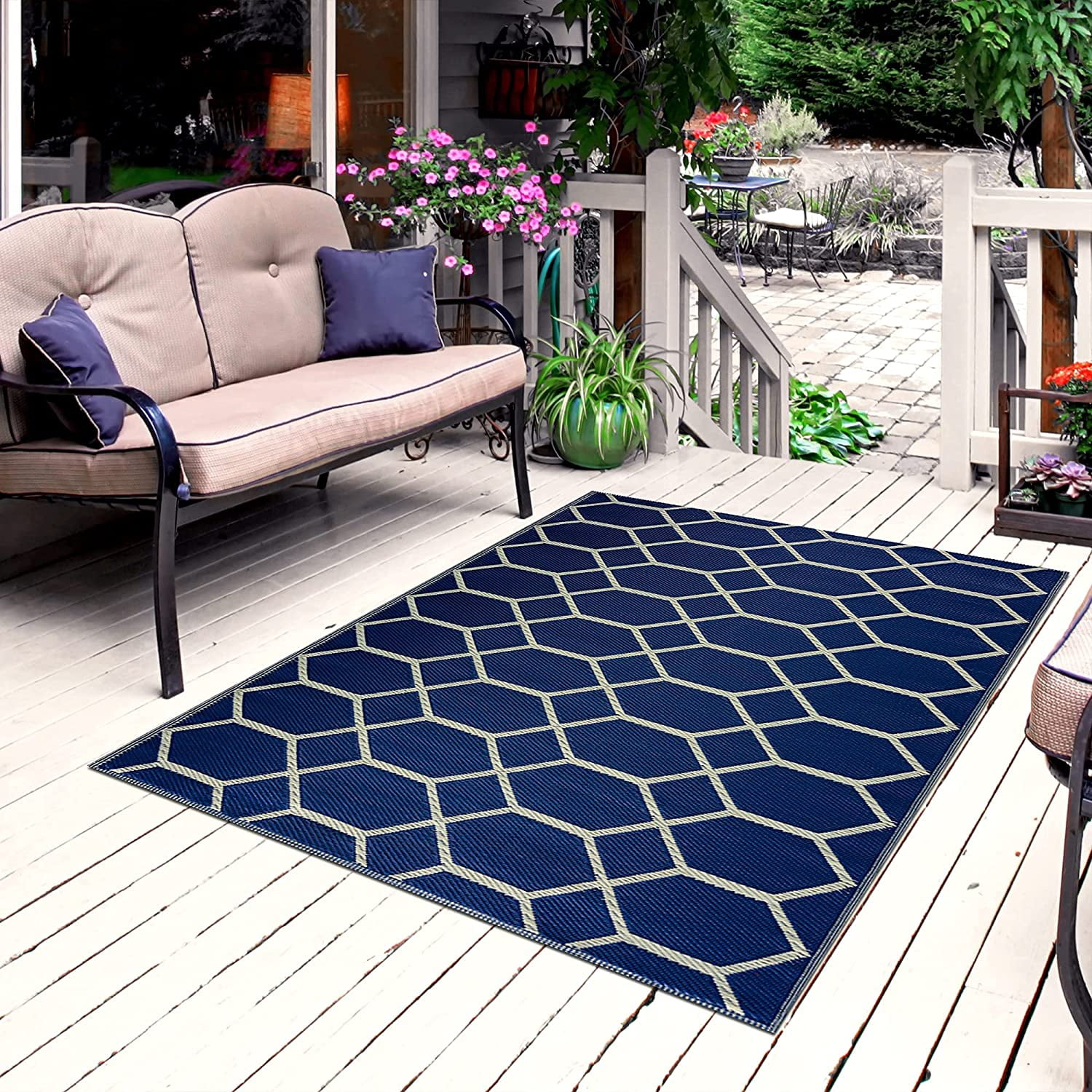 Playa Rug Reversible Indoor/Outdoor 100% Recycled Plastic Floor Mat/Rug - Weather, Water, Stain, Fade and UV Resistant - Miami- Navy & Creme (4'x6')