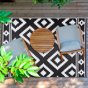 Playa Rug Reversible Indoor/Outdoor 100% Recycled Plastic Floor Mat/Rug - Weather, Water, Stain, Fade and UV Resistant - Milan- Black & White (5'x7')