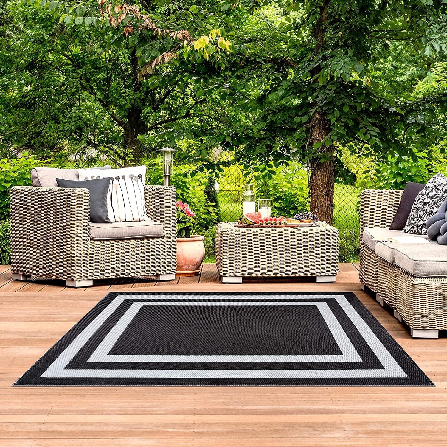 Playa Rug Reversible Indoor/Outdoor 100% Recycled Plastic Floor Mat/Rug - Weather, Water, Stain, Fade and UV Resistant - Paris- Black & White (4'x6')