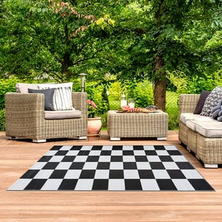 https://i5.walmartimages.com/seo/Playa-Rug-Reversible-Indoor-Outdoor-100-Recycled-Plastic-Patio-Mat-Rug-Weather-Water-Stain-Fade-UV-Resistant-California-Black-White-6-x9_6b28d19b-1406-4ea0-8e15-46ea04abccb6.6e264e118c7559bc6542bfce9cd0a6eb.jpeg?odnHeight=320&odnWidth=320&odnBg=FFFFFF