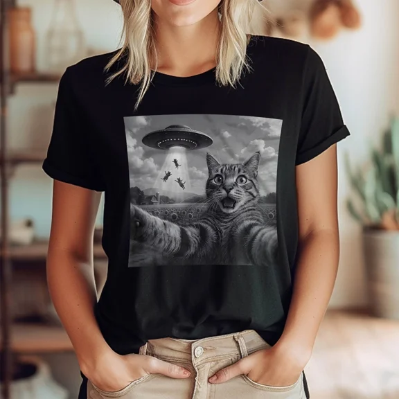 Playful Alien Cat Selfie UFO Humor Graphic for Meme Fans Unisex T-Shirt up to size 5XL