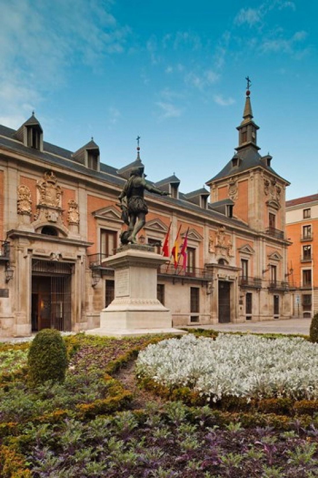 Plaza de la Villa Madrid Spain Canvas Art - Walter Bibikow DanitaDelimont (25 x 37)