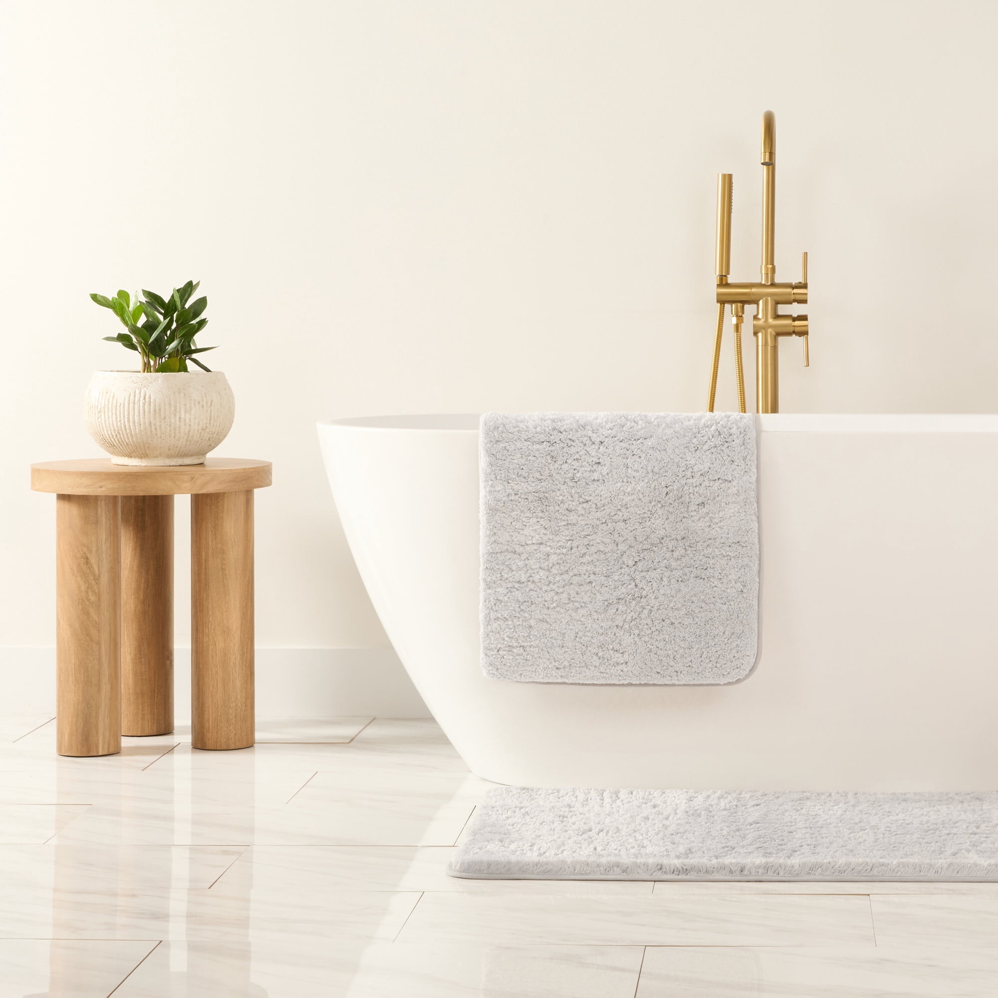 Plush Absorbent Bath Mat Rug with Anti-Skid Rubber Backing - Comfort Canopy