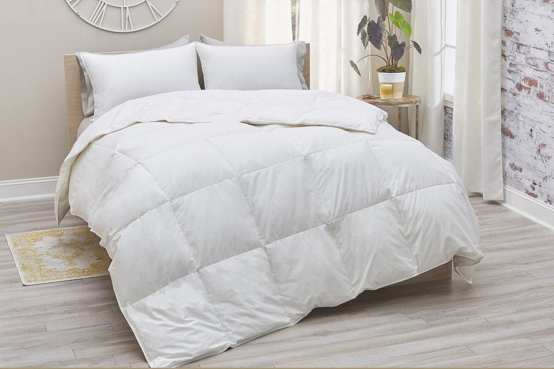PlushBeds Sateen Goose Down Comforter - Thumbnail 2