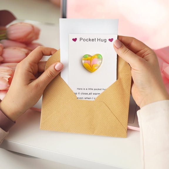 Pocket Hug Token Christmas Valentine's Day Gift Hug Cards with Heart Shape Natural Stones Keepsake Exchange Relationship Cards for Colleagues Family Distance Social Heart Yellow