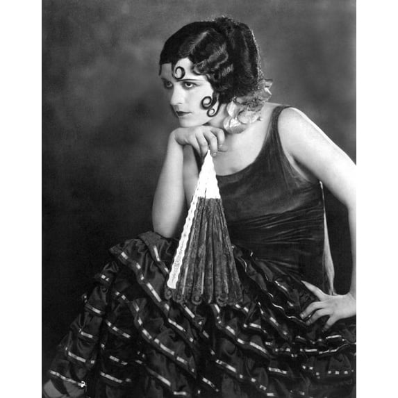 Pola Negri 1924 Photo Print (8 x 10)
