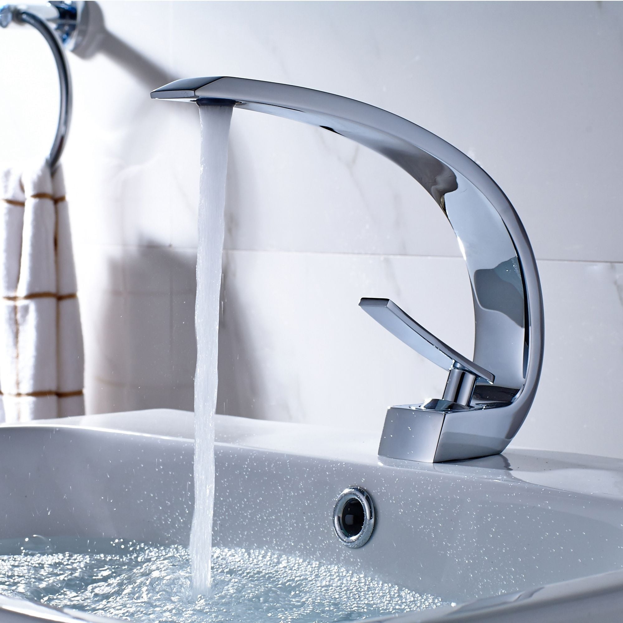 Polished Chrome Single Handle Bathroom Faucet with Supply Hose