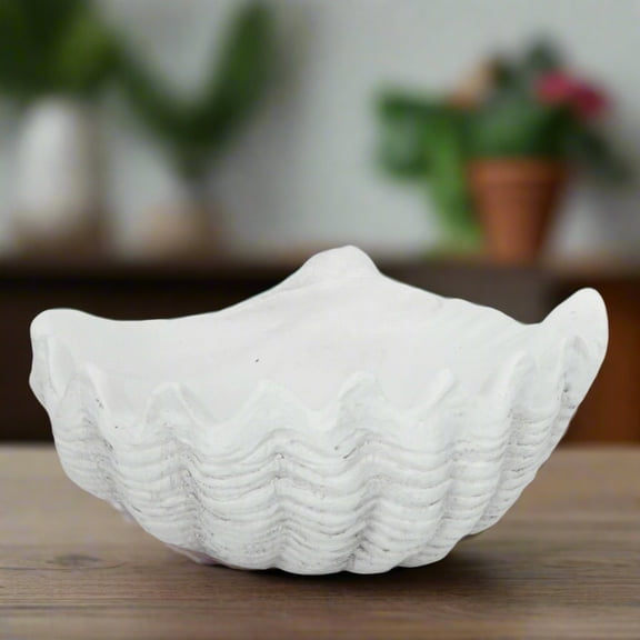 Emeighleigh Polyresin Shell Planter