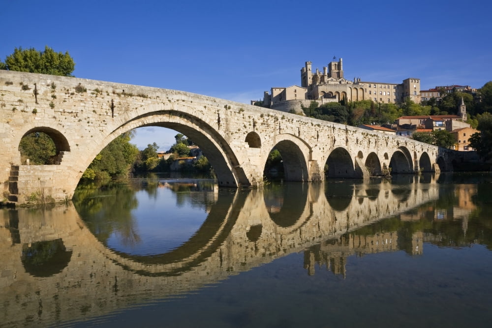 Pont Vieux Bridge over River Orb and St Nazaire Cathedral Bezier Languedoc-Roussillon France Canvas Art - George Munday Design Pics (19 x 12)
