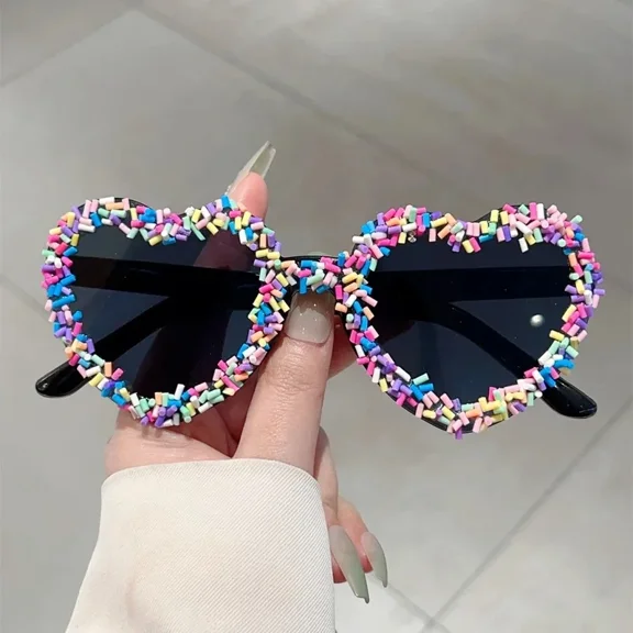 Popular y2k Vintage Love Heart Sunglasses Women For Men Luxury Brand Design Sun Glasses Punk Cake Candy Pink Cute Party Eyewear