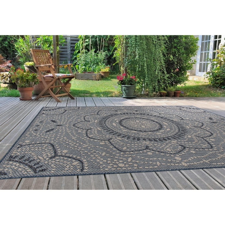 5' X 8' Ivory And Blue Floral Indoor Outdoor Area Rug 5' X 8' Ivory And Blue Floral Indoor Outdoor Area Rug