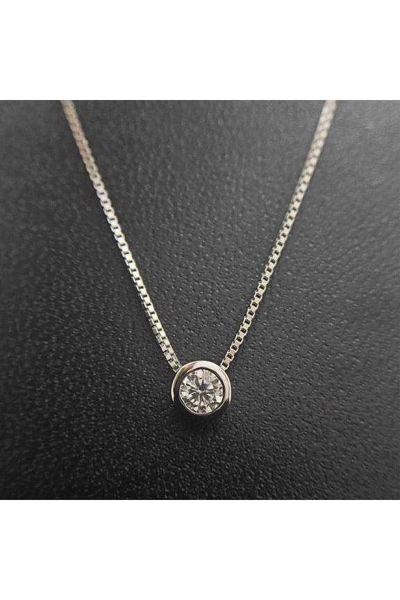 Silver 925 0.3ct, Clarity VVS1 Color D, Bezel Round Shapped Moissanite 4MM Pendant with Box Chain Necklace - Simulated Diamond Gift for Woman