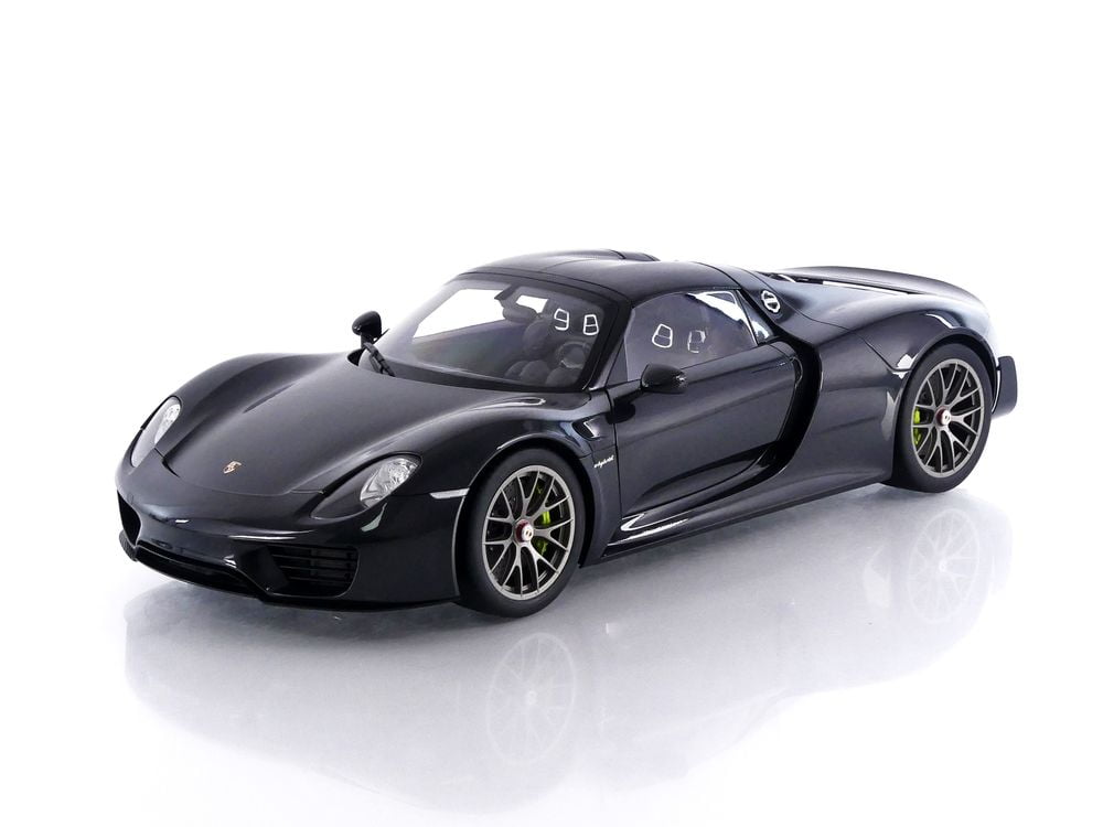 Porsche 918 Spyder Weissach Package Basalt Schwarz Black Metallic