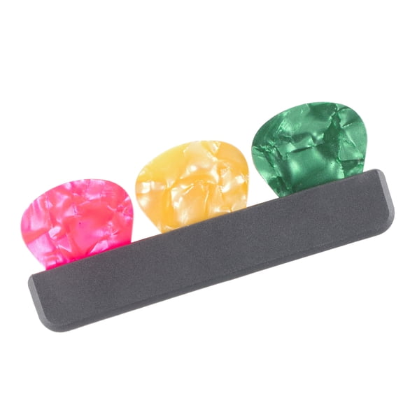 Portable Guitar Pick Case with 3 Guitar Picks Storage Container Light Weight Guitar Pick Display Case Easy to Use