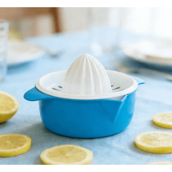 Portable Manual Lemon Juicer Press - Handheld Citrus Squeezer for Lemon, Orange & Fruit - Easy to Use & Clean Kitchen Tool
