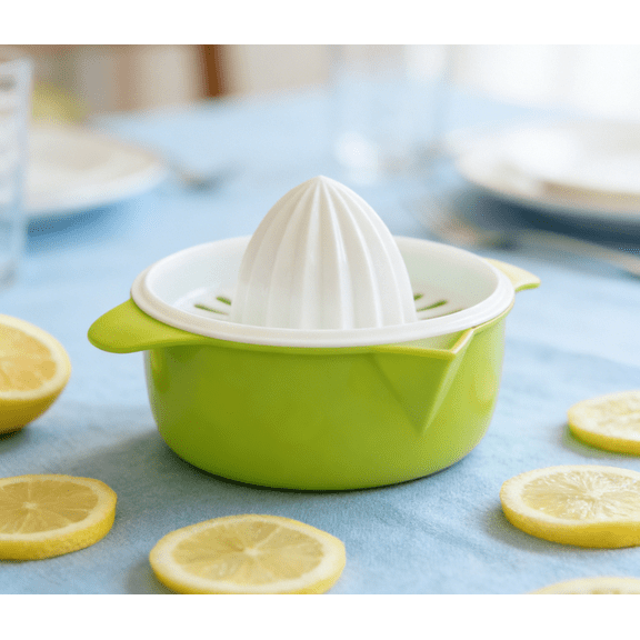 Portable Manual Lemon Juicer Press - Handheld Citrus Squeezer for Lemon, Orange & Fruit - Easy to Use & Clean Kitchen Tool