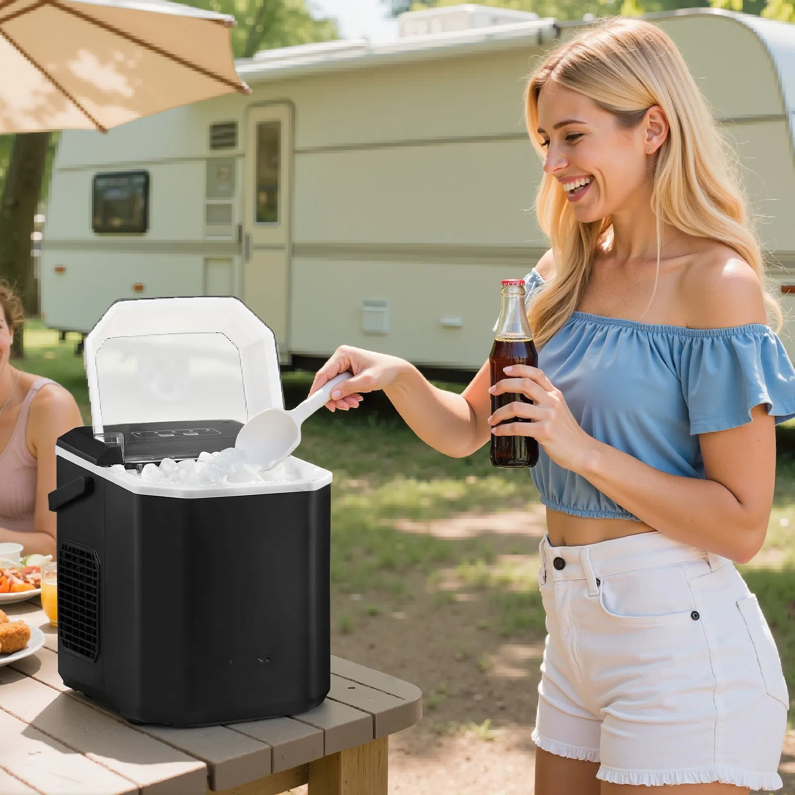 Portable ice maker, self-cleaning with a shovel basket, suitable for bars, kitchens, etc.