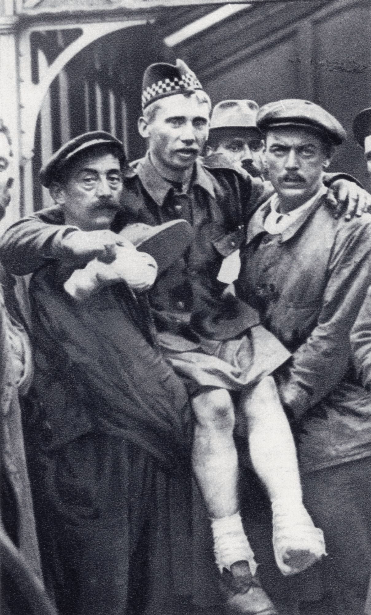 Porters At Boulogne France Carrying A Scot Soldier Who Has Been Wounded In Both Feet During The First World War From The Illustrated War News Published 1914 Canvas Art - Ken Welsh Design Pics (11 x 1