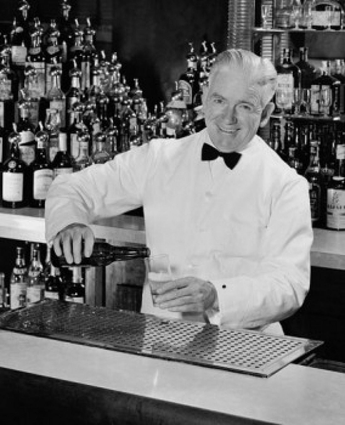 Portrait of a bartender pouring beer into a glass Canvas Art -  (24 x 36)