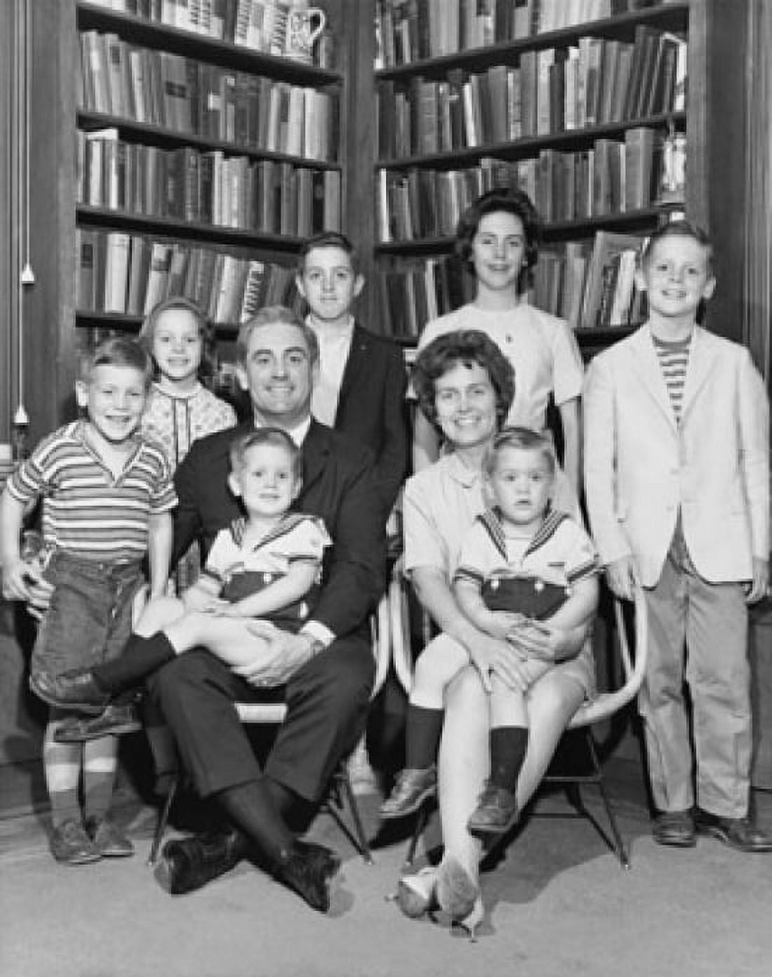 Portrait of a family Canvas Art - (18 x 24)