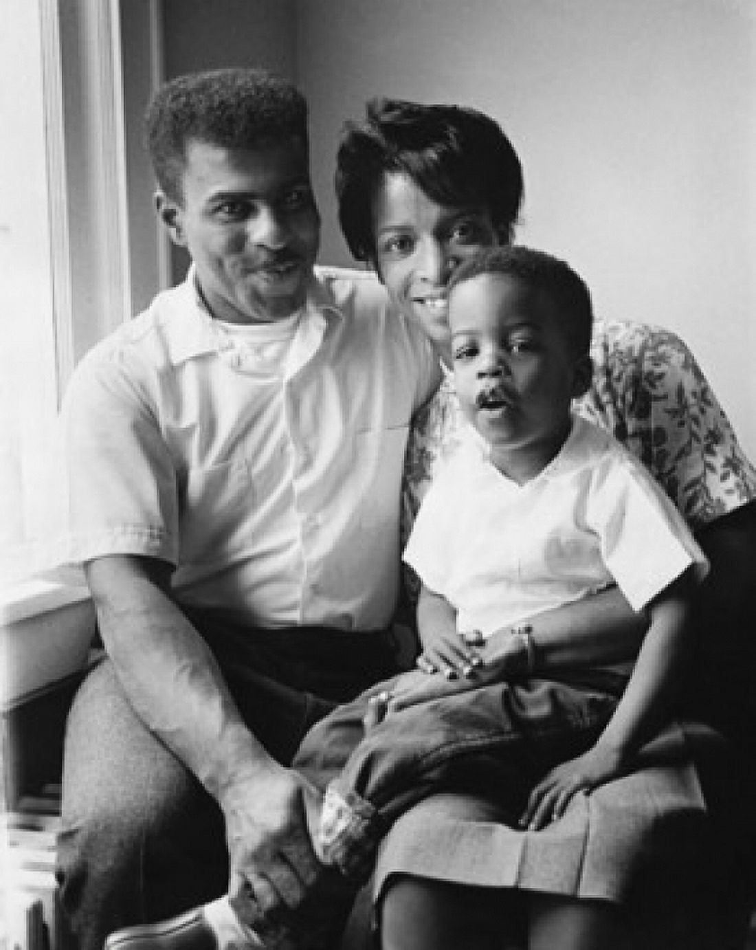 Portrait of a family Canvas Art - (18 x 24)