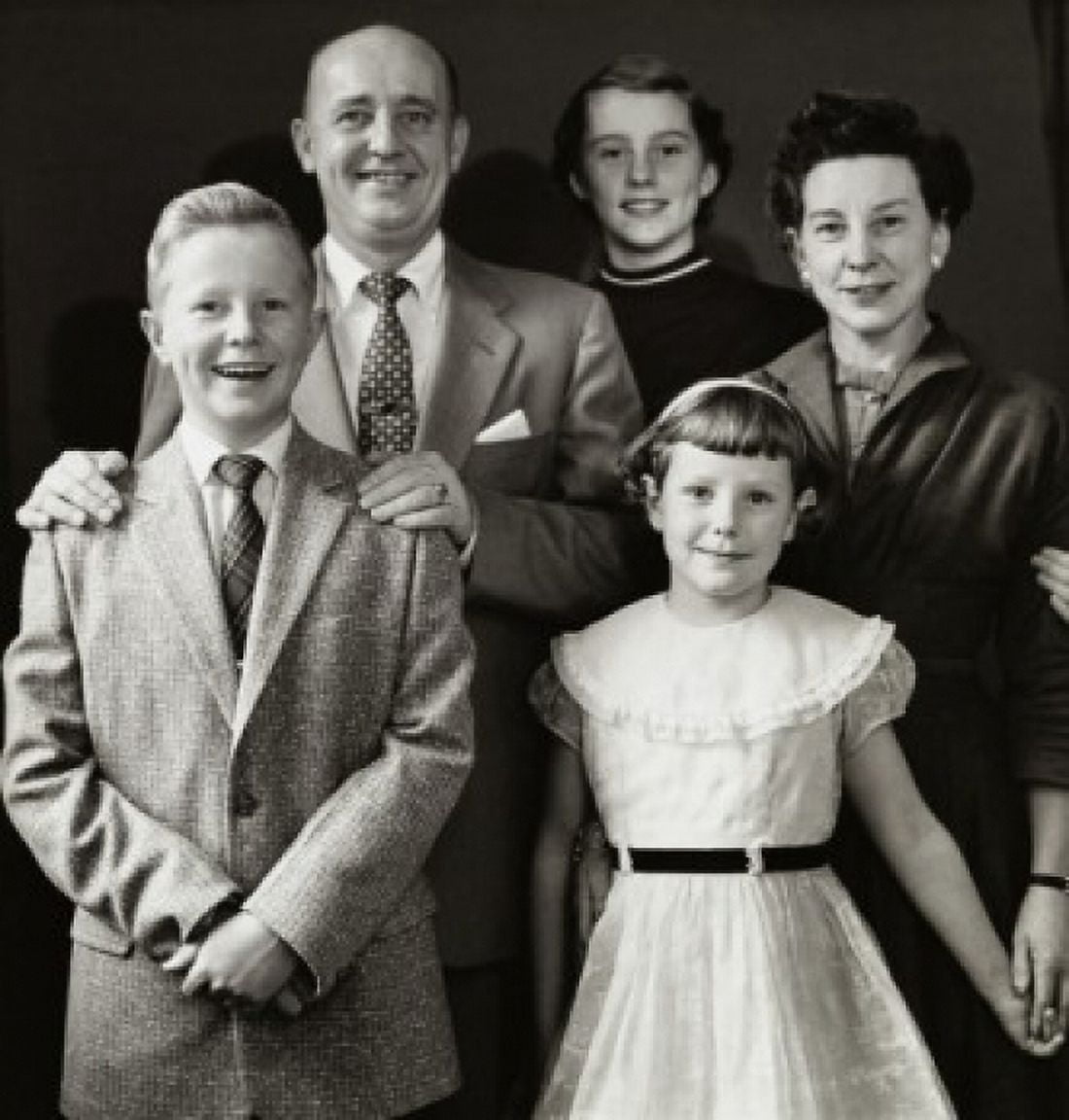 Portrait of a family Canvas Art - (24 x 36)