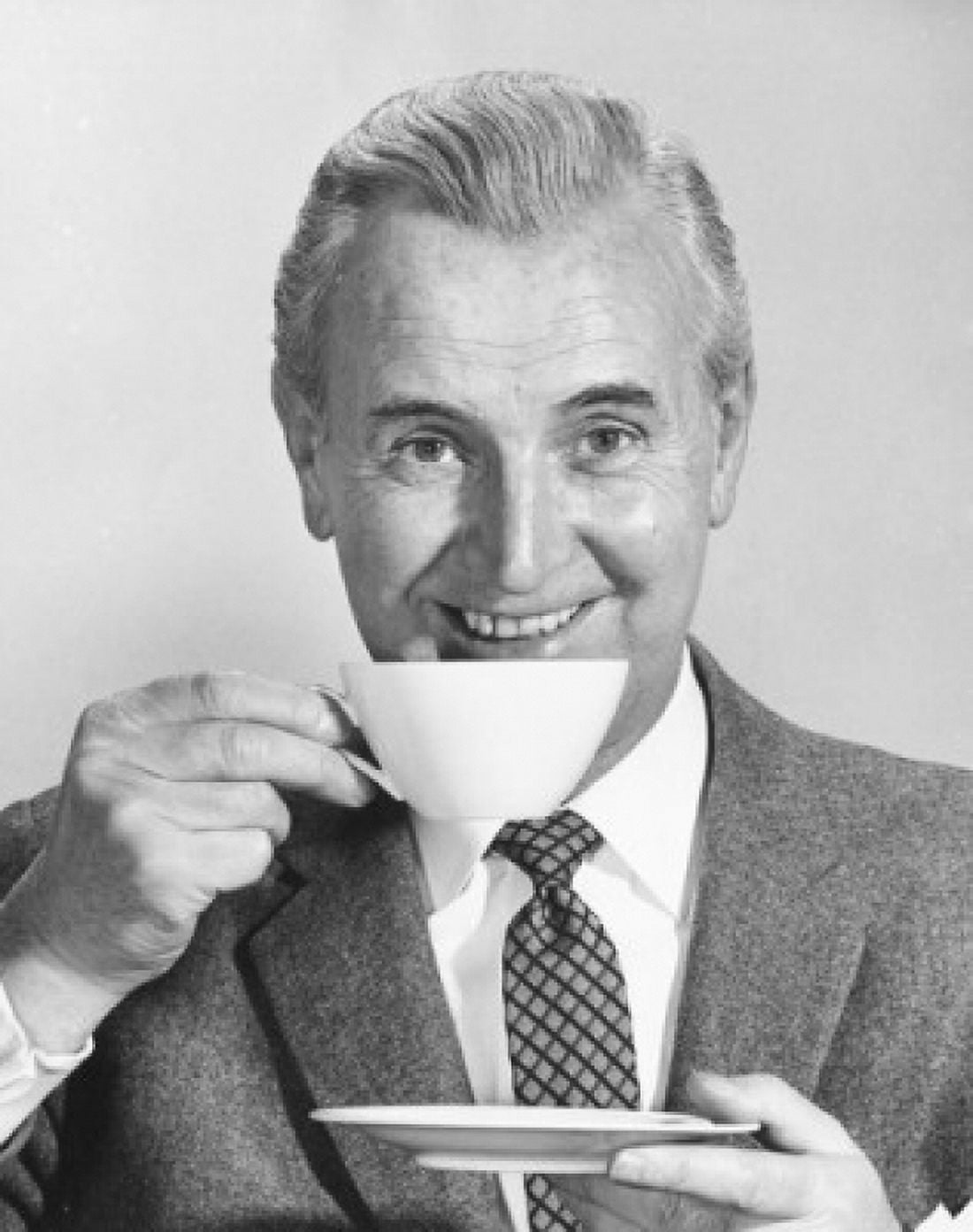 Portrait of a mature man drinking from a tea cup Canvas Art - (24 x 36)