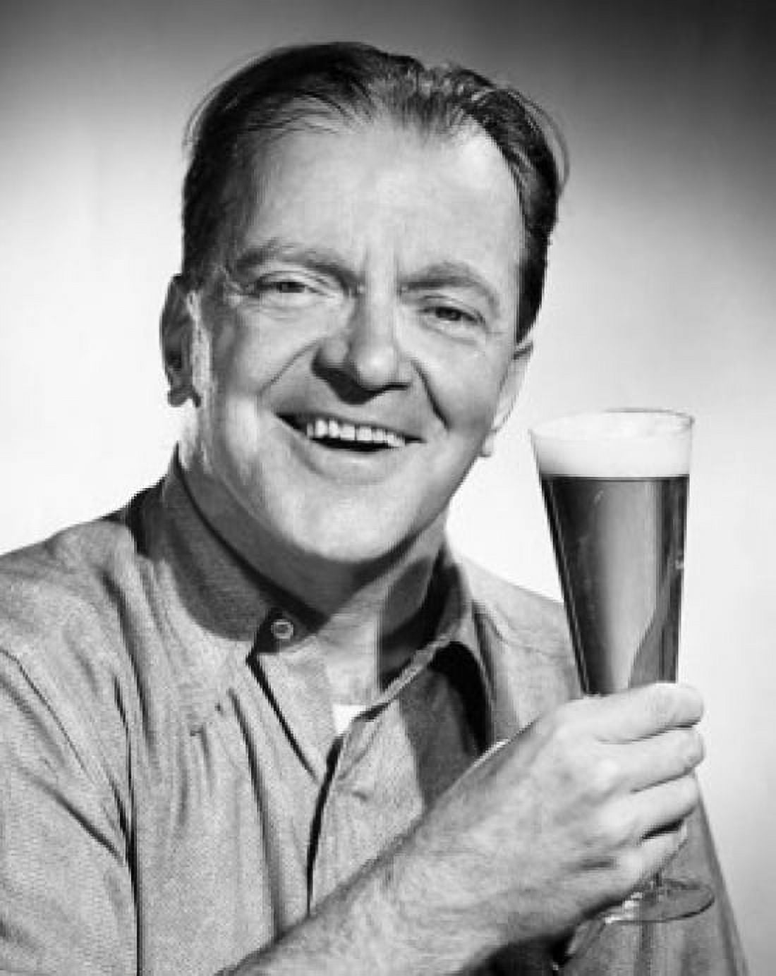Portrait of a mature man holding a glass of beer Canvas Art -  (18 x 24)