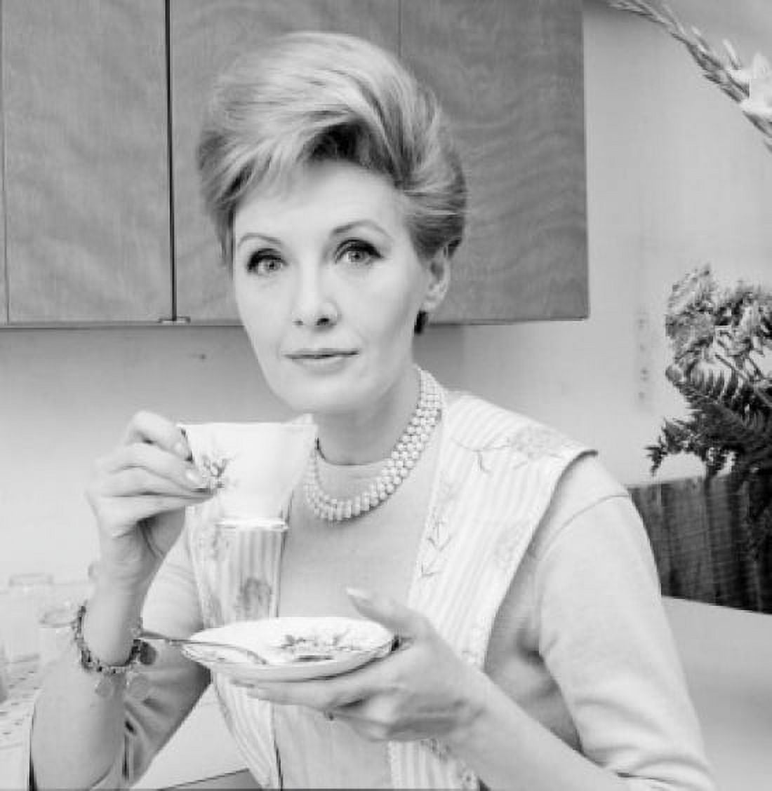 Portrait of a mature woman holding a tea cup Canvas Art - (18 x 24)