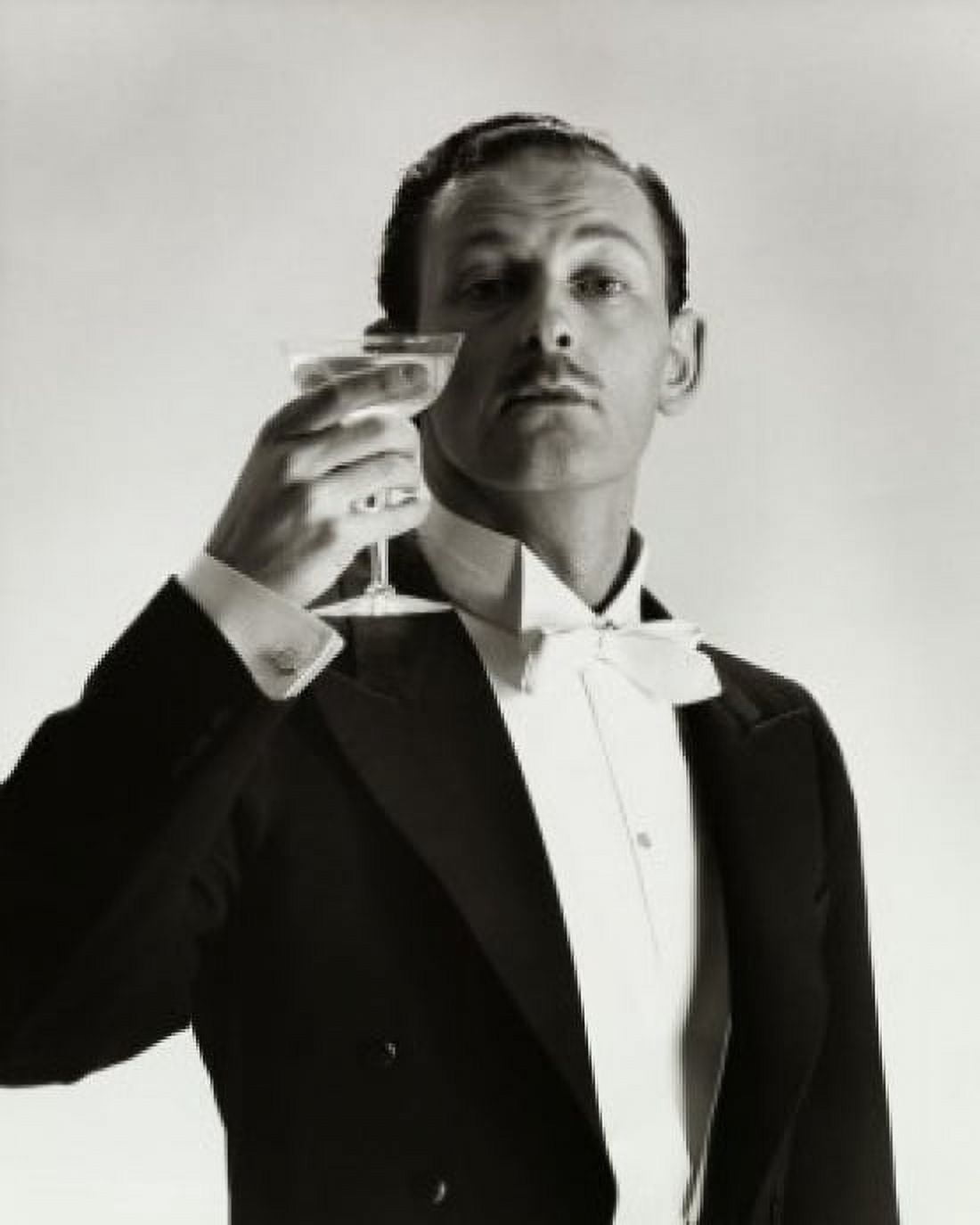 Portrait of a mid adult man holding an alcoholic beverage Canvas Art - (24 x 36)
