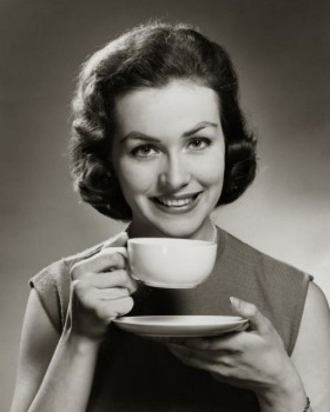 Portrait of a mid adult woman drinking from a coffee cup Canvas Art - (18 x 24)