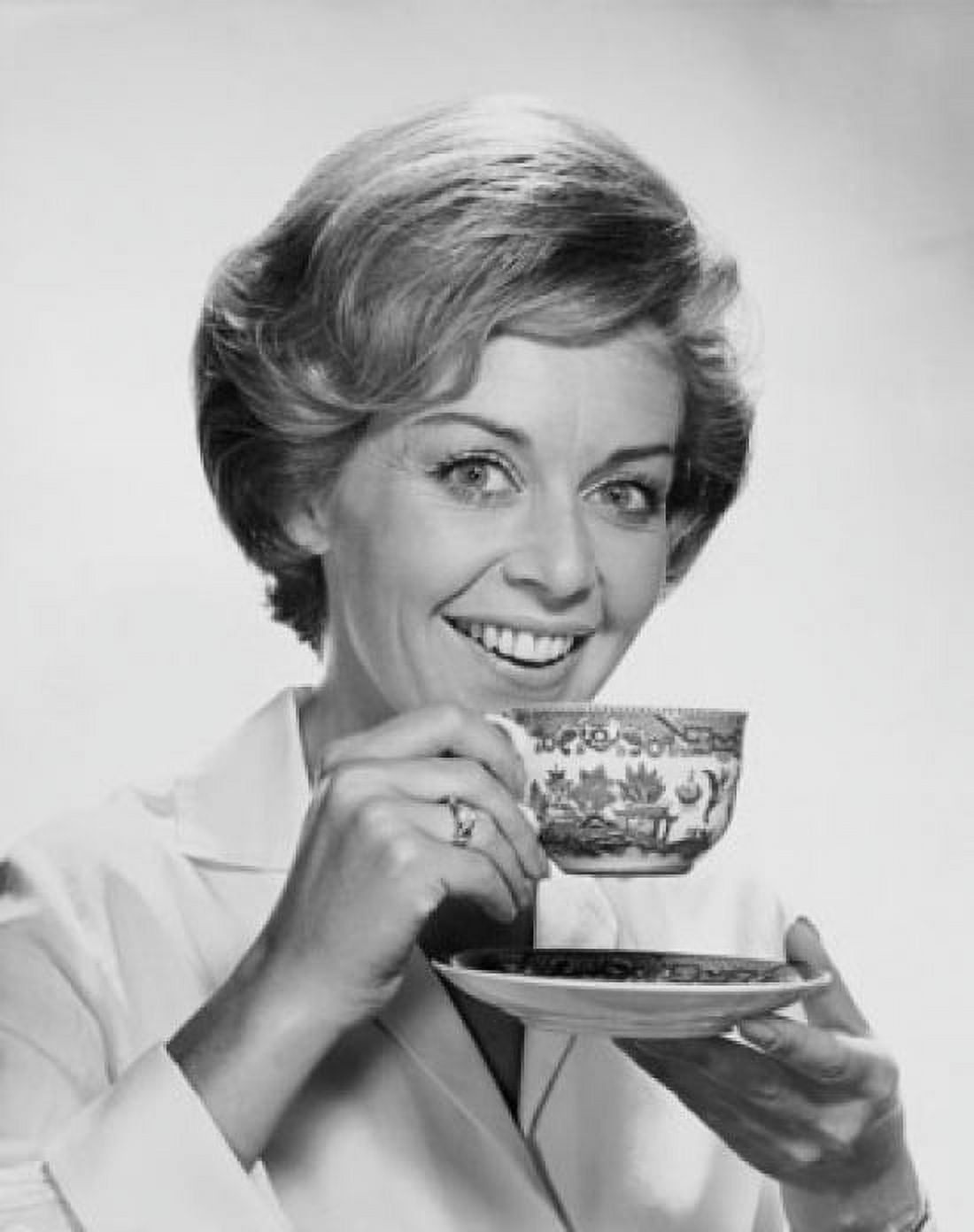 Portrait of a mid adult woman holding a tea cup Canvas Art -  (18 x 24)