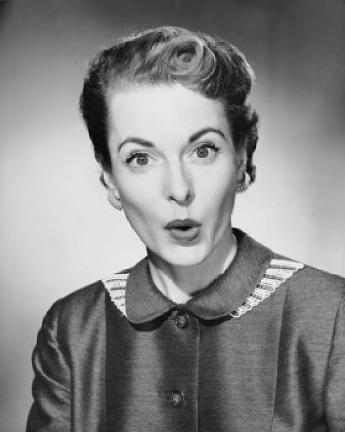 Portrait of a mid adult woman looking surprised Canvas Art - (18 x 24)