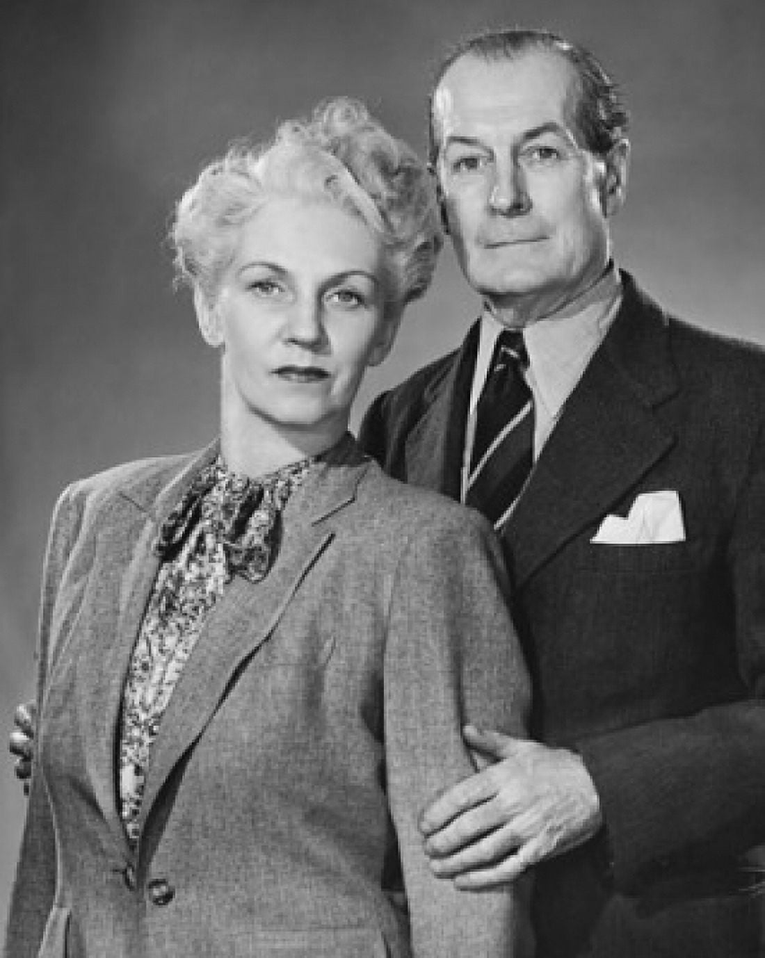 Portrait of a senior couple Canvas Art - (18 x 24)