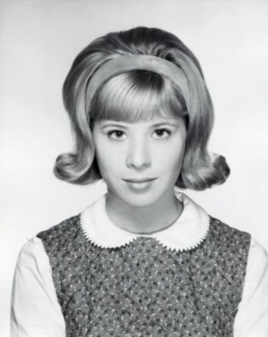 Portrait of a teenage girl Canvas Art - (24 x 36)