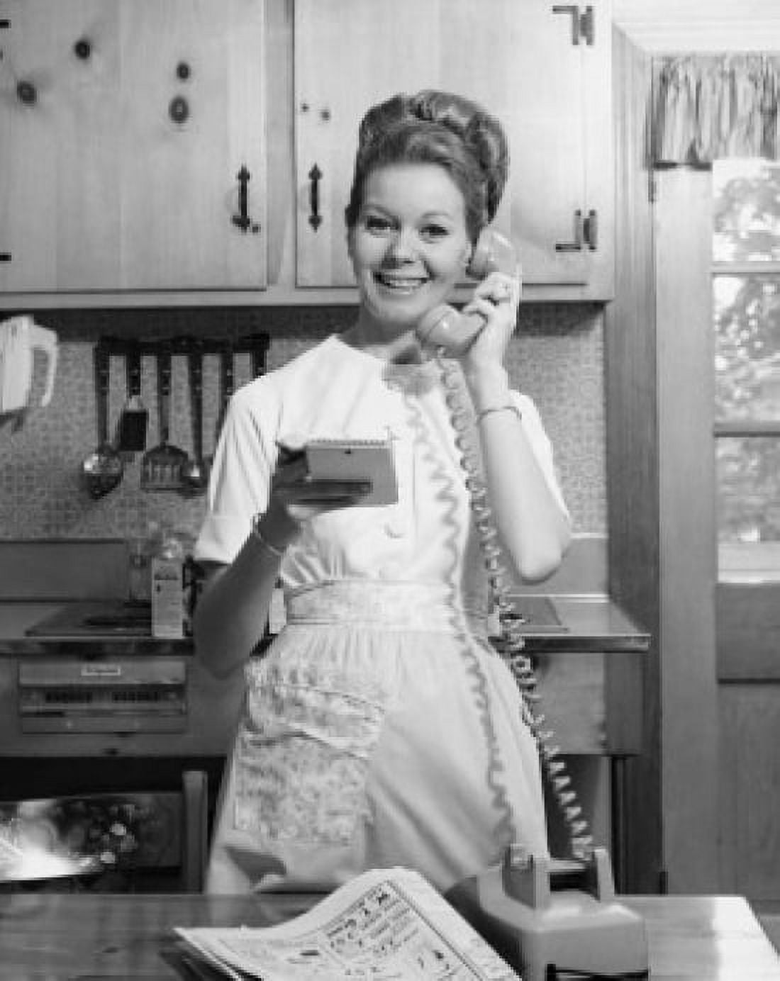 Portrait of a young woman talking on the telephone Canvas Art - (18 x 24)
