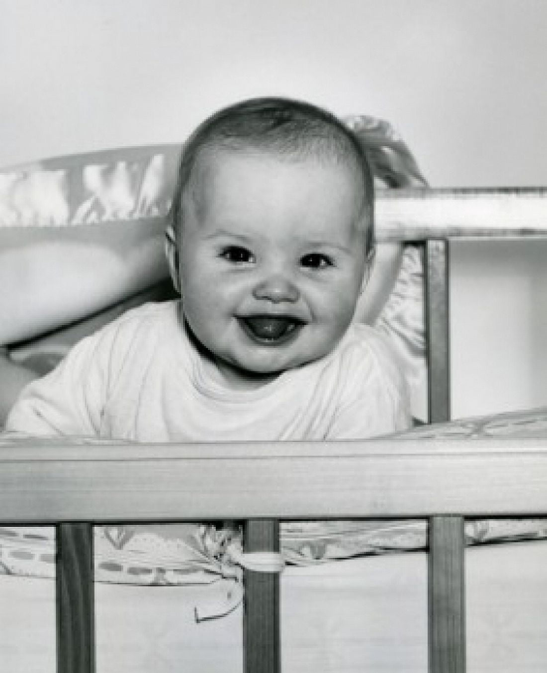 Portrait of baby in cot Canvas Art - (18 x 24)