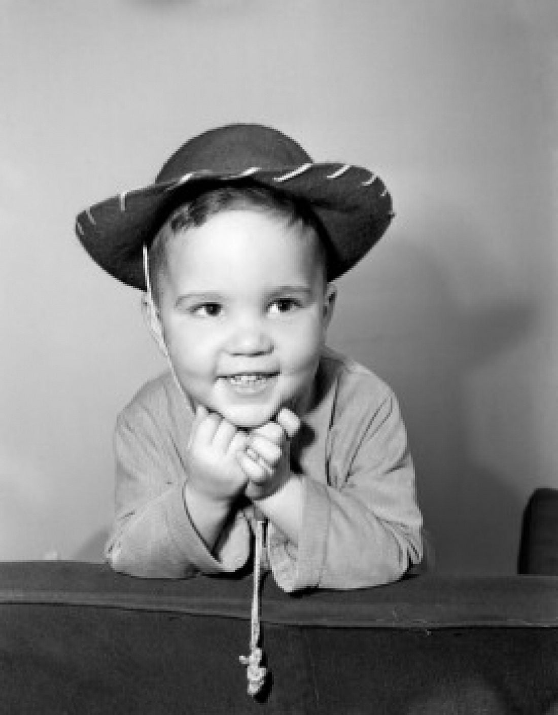 Portrait of boy wearing hat Canvas Art - (18 x 24)