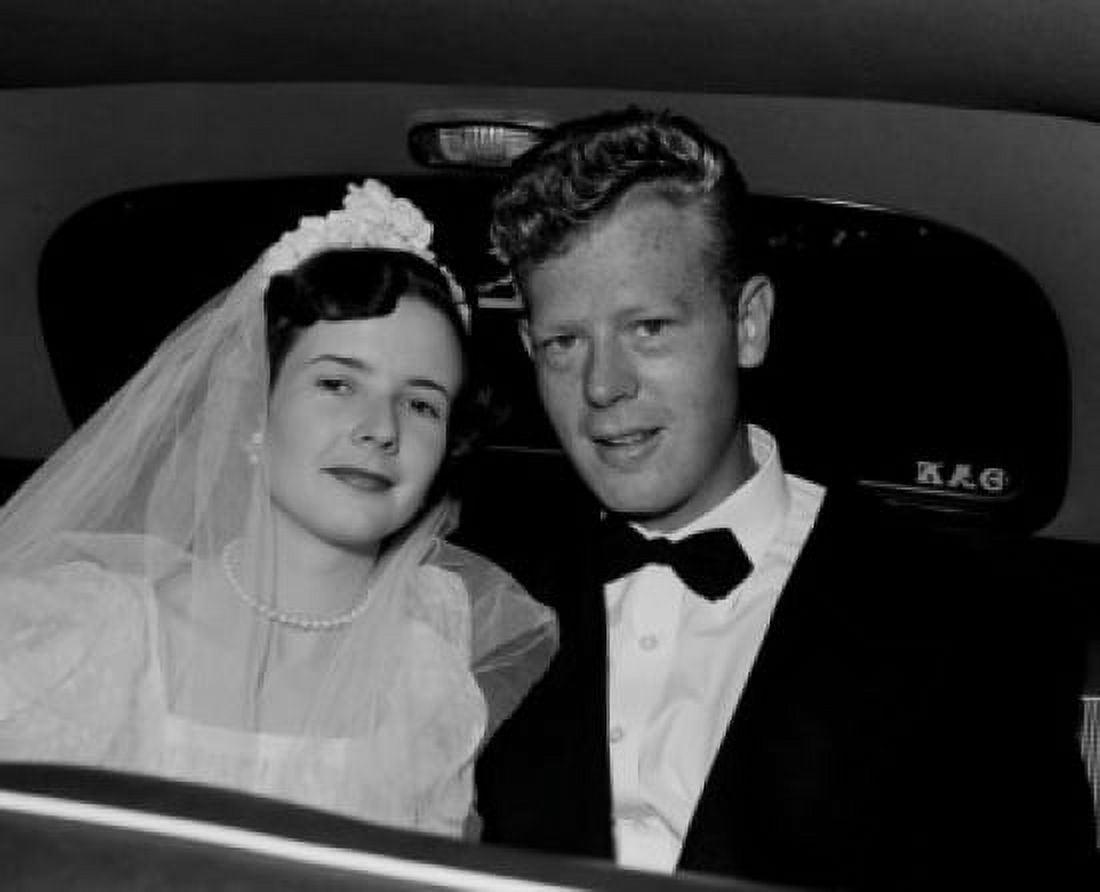 Portrait of bride and groom in car Canvas Art - (24 x 36)