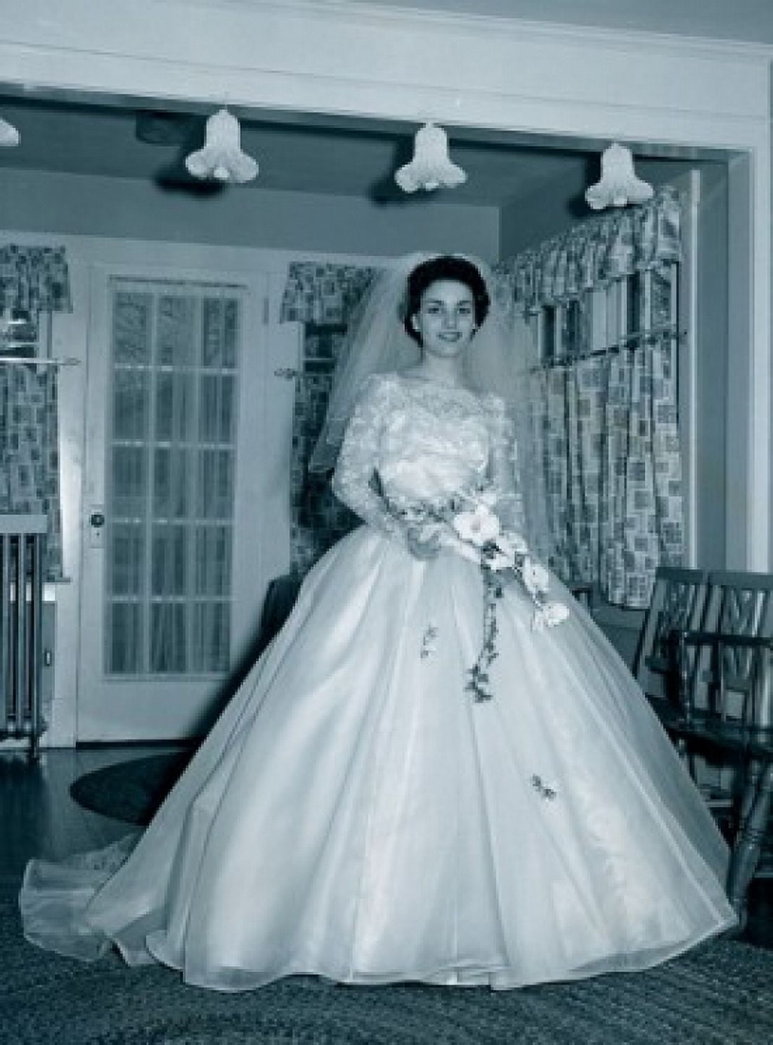 Portrait of bride at home Canvas Art - (18 x 24)
