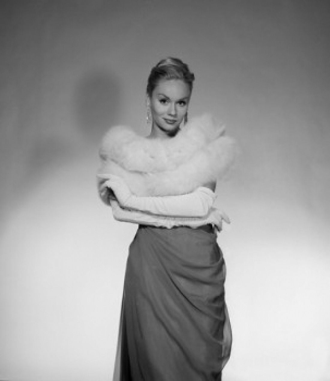 Portrait of elegant woman in fur Canvas Art - (18 x 24)