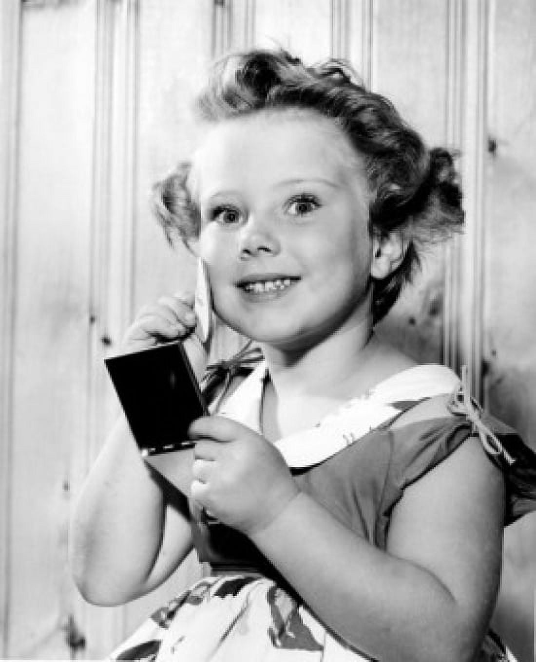 Portrait of girl doing make-up Canvas Art - (18 x 24)
