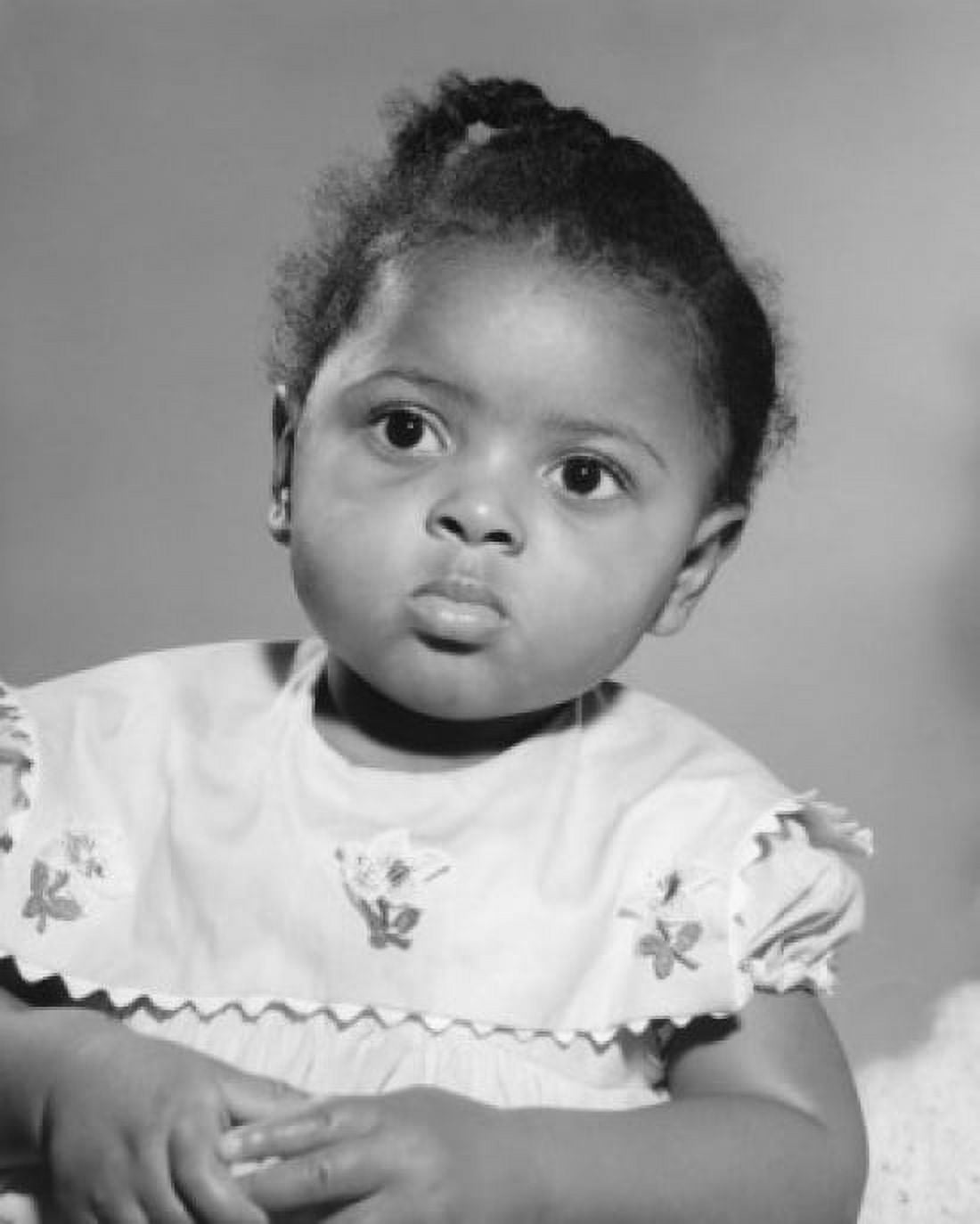Portrait of little girl Canvas Art - (18 x 24)