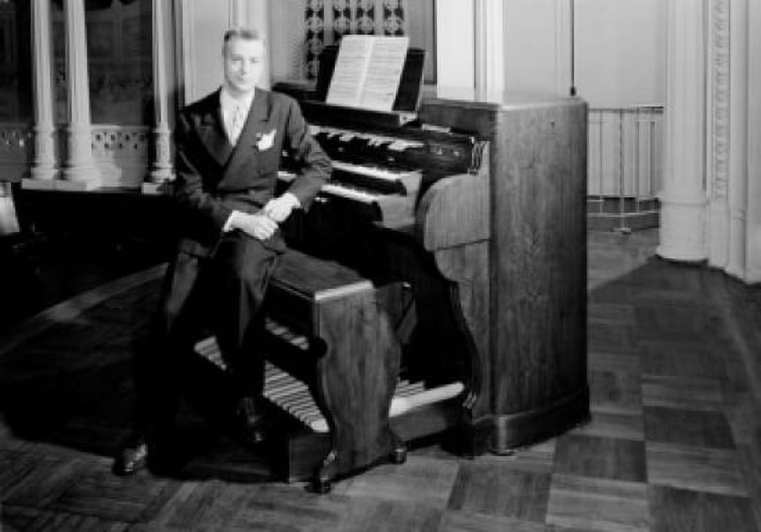 Portrait of man playing organ Canvas Art - (18 x 24)