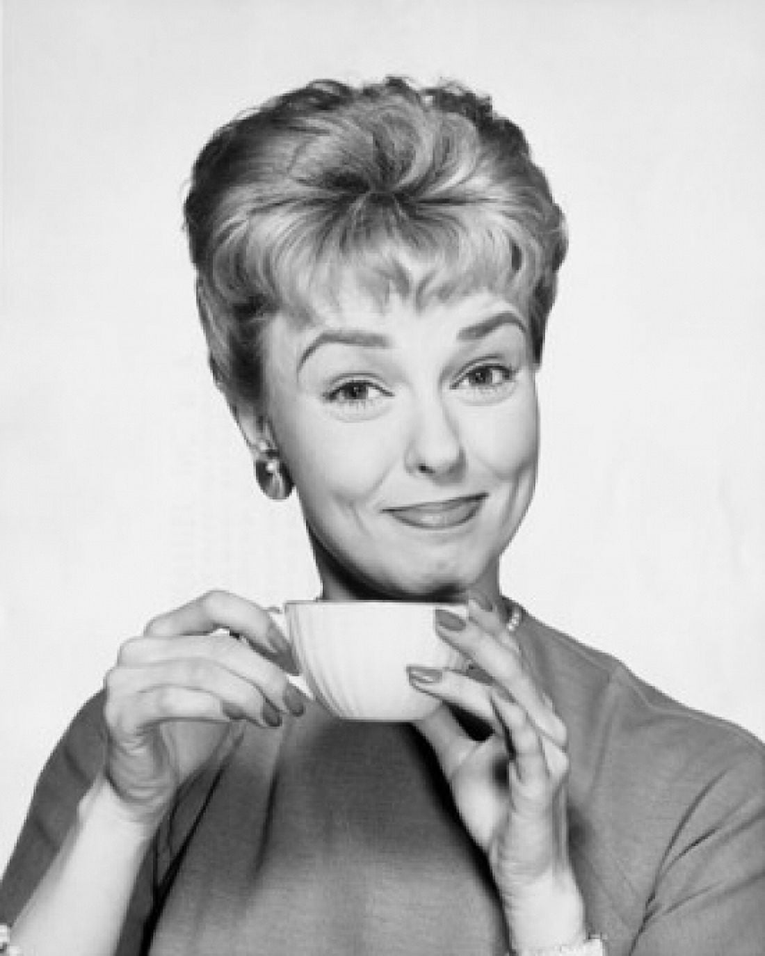 Portrait of mid adult woman holding tea cup Canvas Art - (24 x 36)
