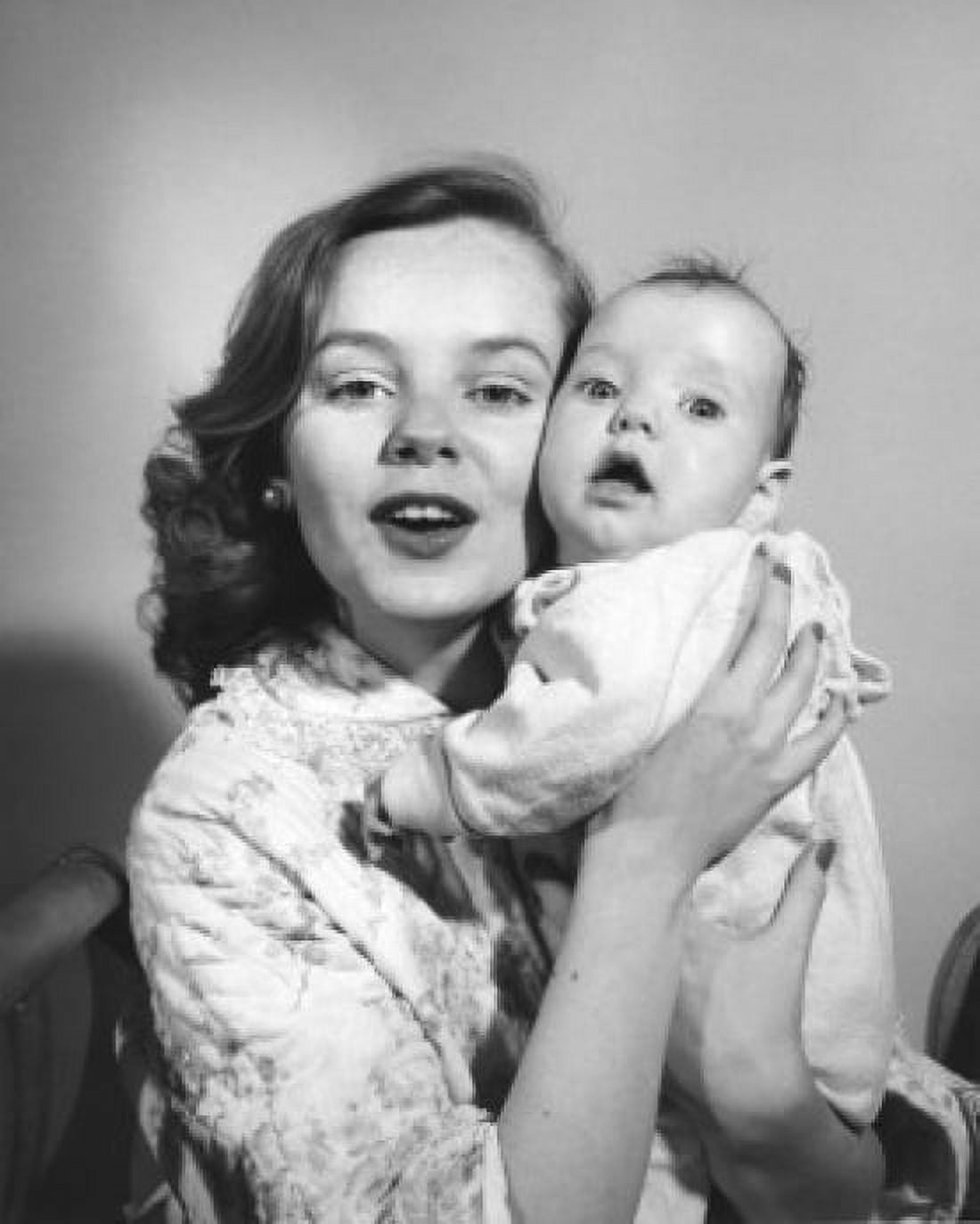 Portrait of mother and baby cheek to cheek Canvas Art - (18 x 24)